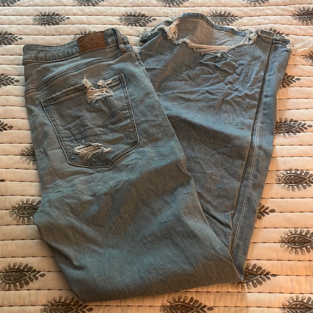 COPY - American Eagle Super Hi-Rise Flare Distressed Jeans